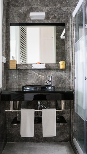 Bathroom 5, House of Belasun, Sukabumi