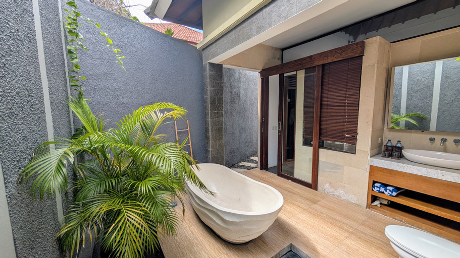 Bathroom 8