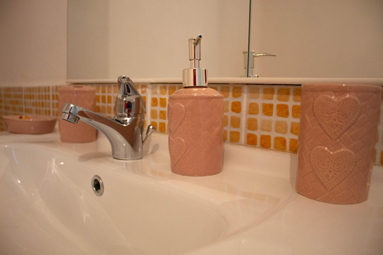 Bathroom 2, B&B Ziu Anacletu, Cagliari