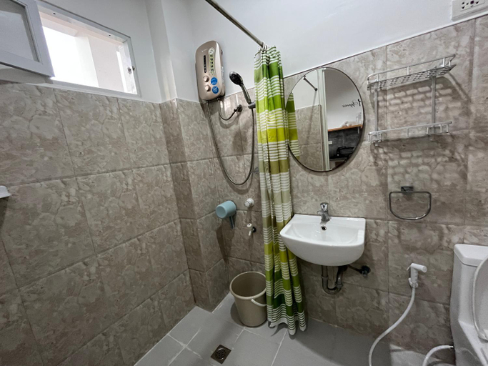 Bathroom 3, Alaia Studios, Panglao