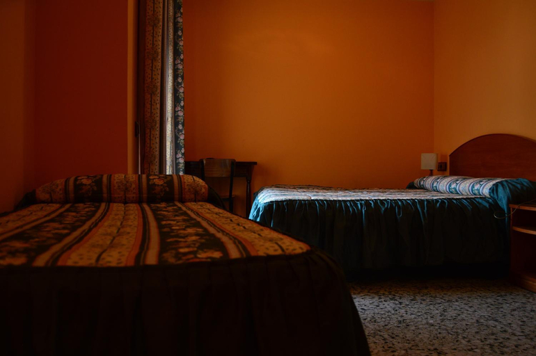 Bedroom 3, Hostal l'Escon, Girona
