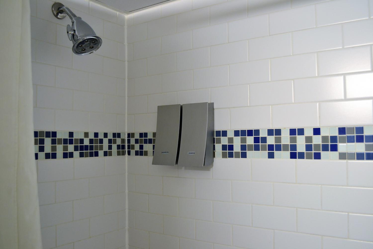 Bathroom 4, Beach House Dewey, Sussex