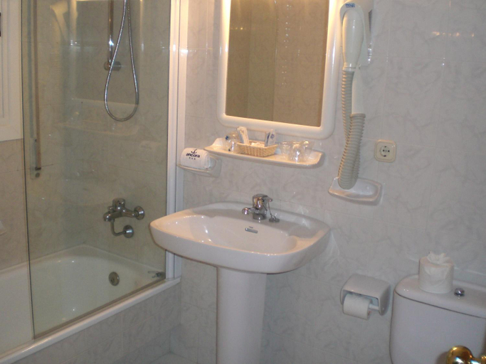 Bathroom 4, Hotel Ancora, Pontevedra