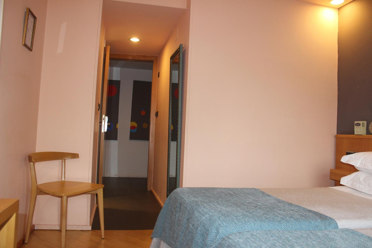 Bedroom 2, Hotel Zarampallo, Ourense