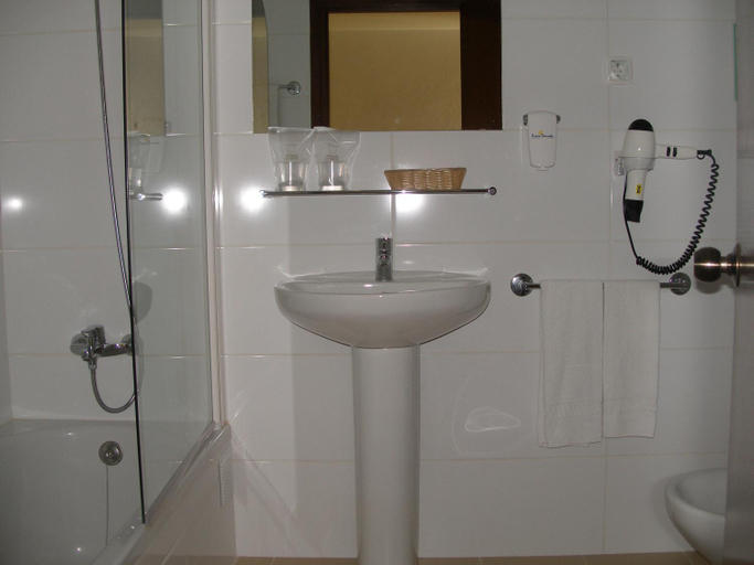 Bathroom 4, Hotel Praia Dourada, Porto Santo