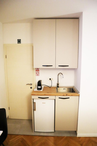 Others 2, Room Nada, Split