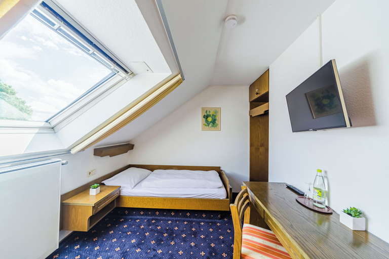 Bedroom 5, Hotel Franken, Forchheim