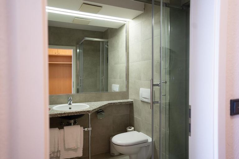 Bathroom 4