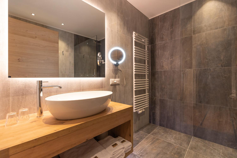 Bathroom 2, Am Brunnen Apartments, Bolzano