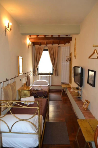 Others 3, The Black Sheep B&B, Florence
