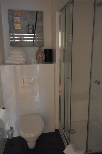 Bathroom 7