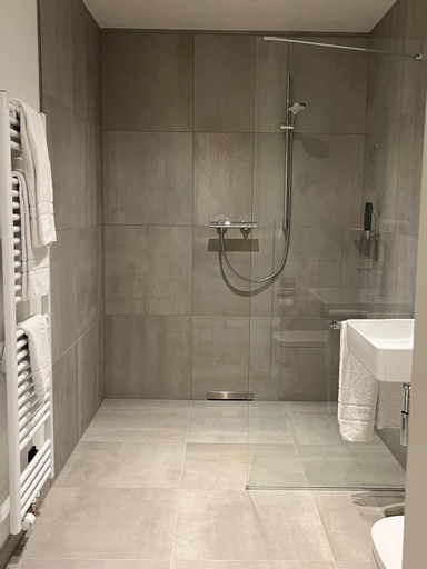 Bathroom 7