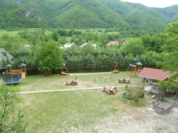 Others 4, Horsky penzion Sustiak, Žilina