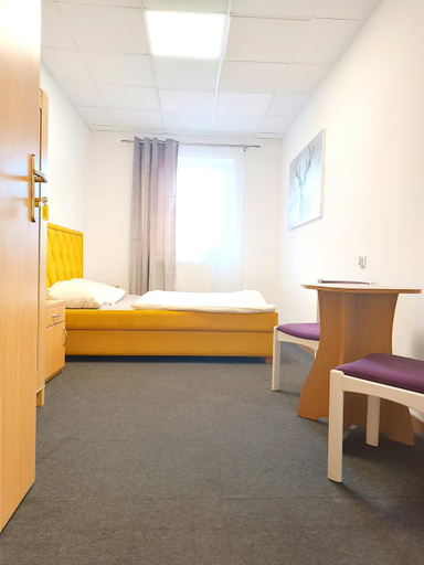 Others 2, Hostel Krosnienska 12, Zielona