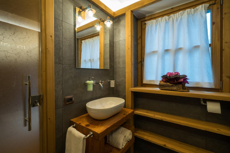 Bathroom 3, I Riviu, Bergamo