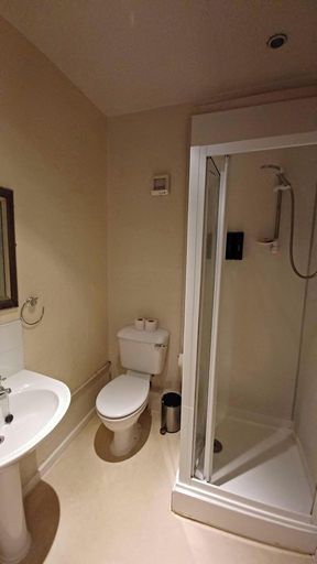 Bathroom 3, George Hotel Hayfield, Derbyshire