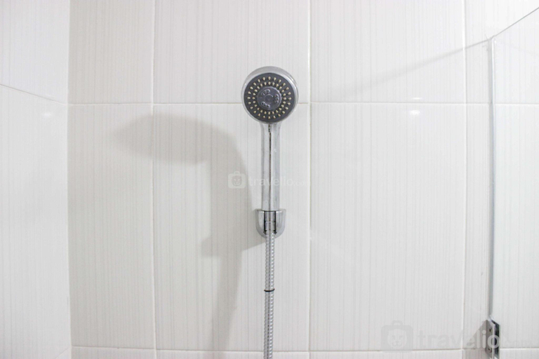 Bathroom 3, Modern & Gorgeous 2BR Newton Residence By Travelio, Bandung