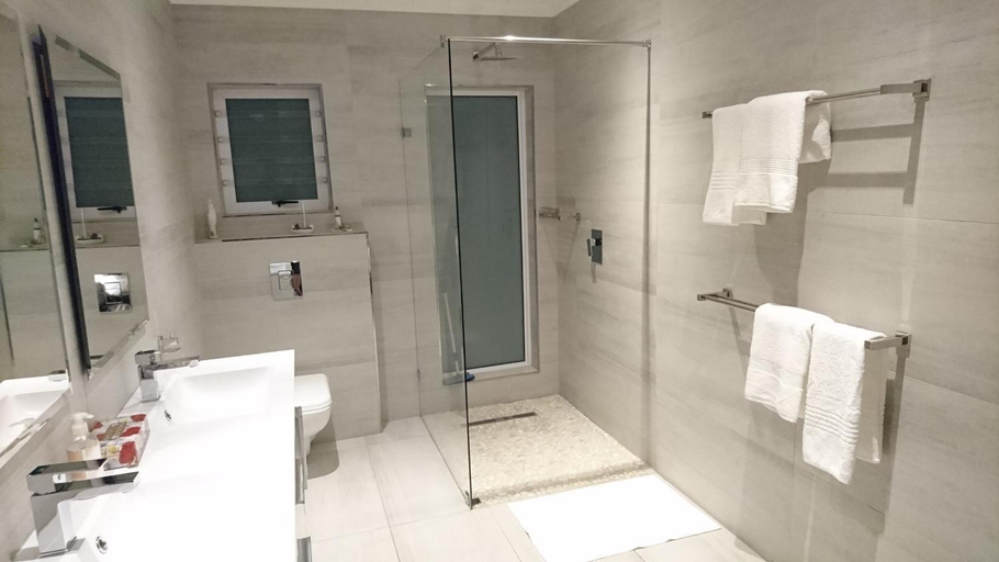 Others 5, Hamilton Garden Suites, City of Cape Town