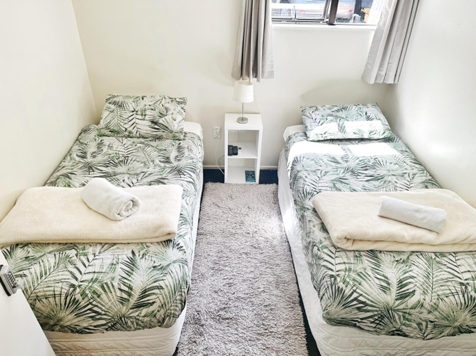 Others 3, Riverside Accommodation, Hauraki