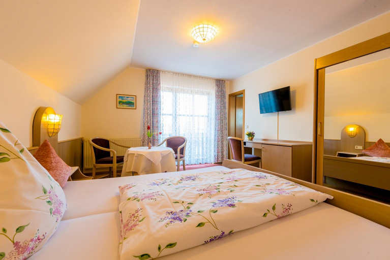 Bedroom 4, Gastehaus Sonne, Rastatt