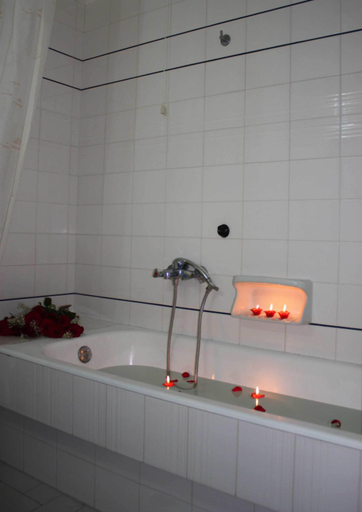 Bathroom 2, Kouros Hotel, Central Greece