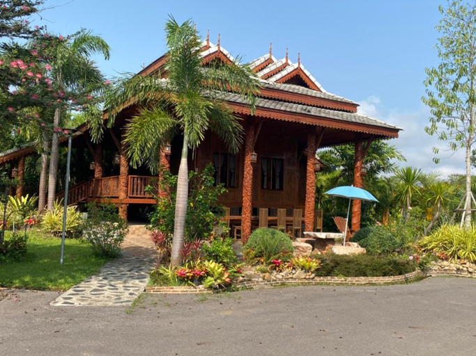 Exterior 10