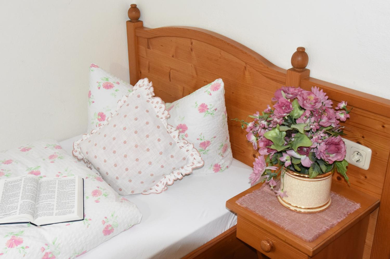 Bedroom 2, Theresenhof, Traunstein