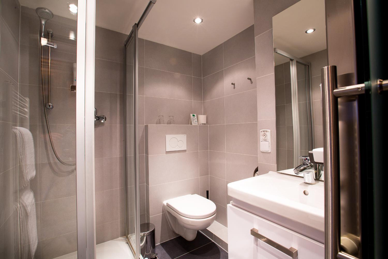 Bathroom 4, Burghotel Nurnberg, Nürnberg