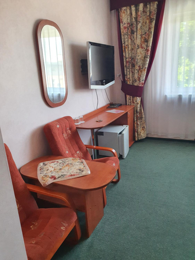 Others 5, Hotel Sudety, Nysa