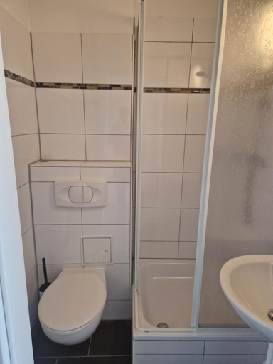 Bathroom 3, Zimmervermietung Berlin Mertens, Berlin