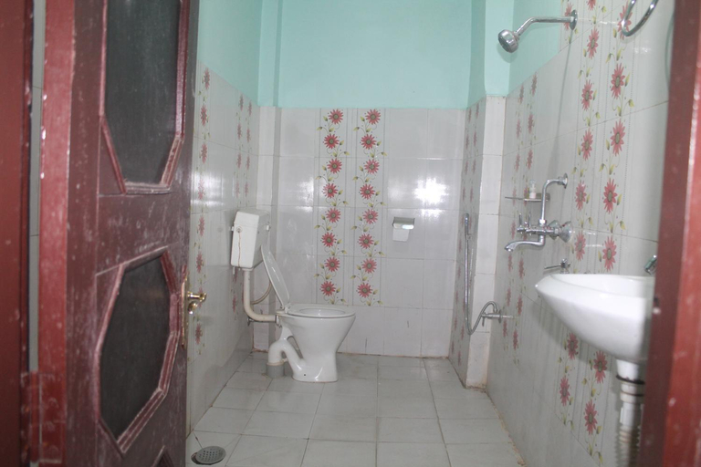Bathroom 2, Nayathali Hotel & Lodge Pvt. Ltd, Lumbini
