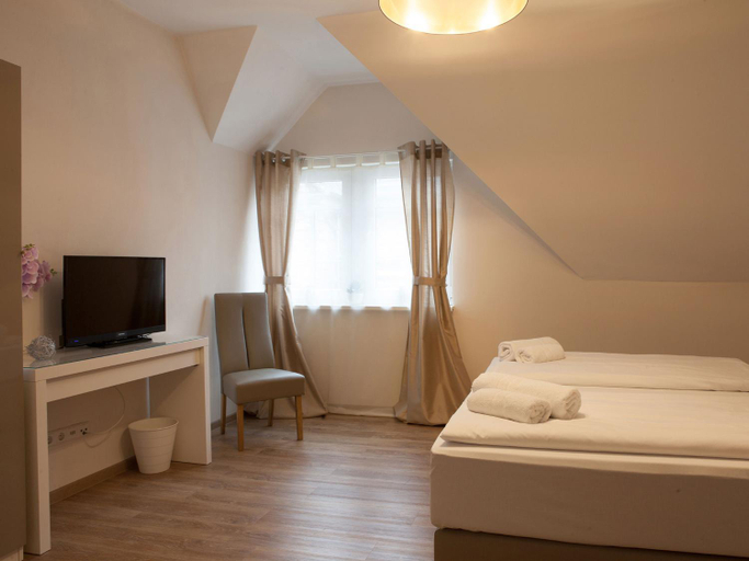 Bedroom 2, Hotel Ravene, Cochem-Zell