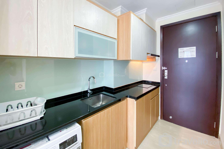 Dining Room, Comfort and Modern Studio Menteng Park By Travelio, Central Jakarta