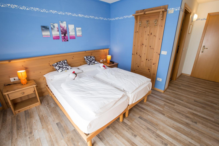 Bedroom 2, Hotel Montana, Trento