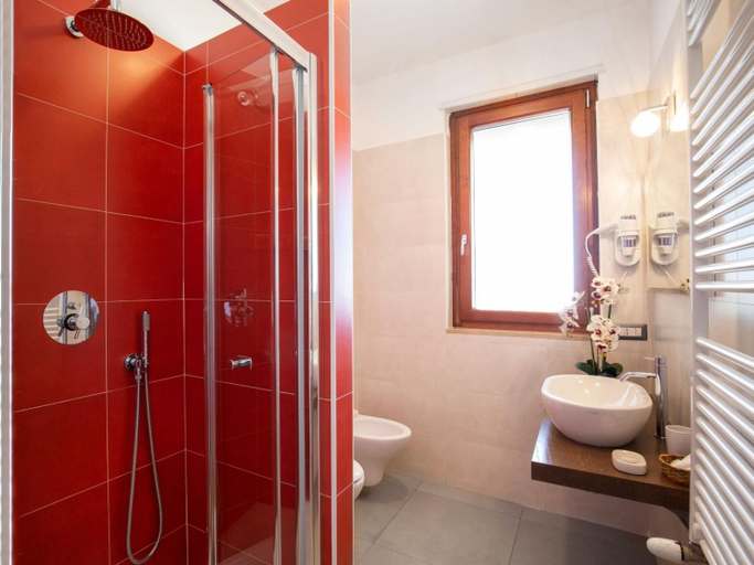 Others 4, Navicri B&B, Foggia