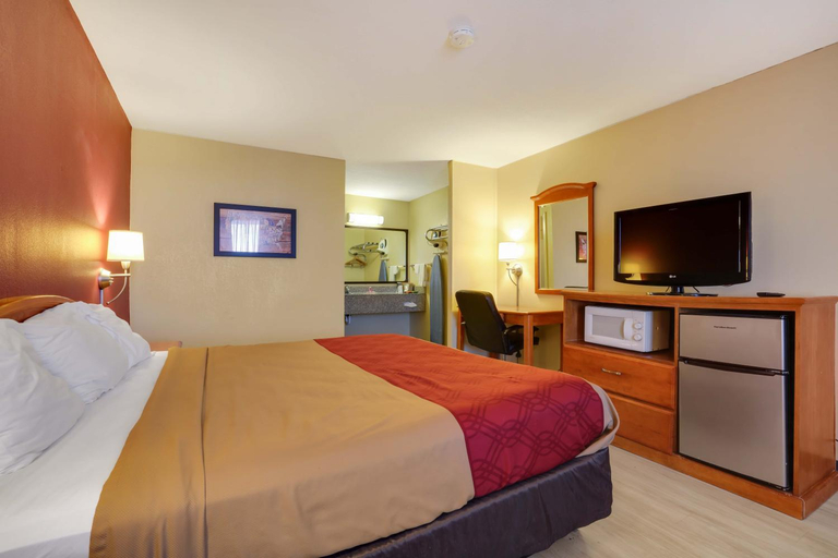 Bedroom 3, Mill Tree Inn Millington, Shelby