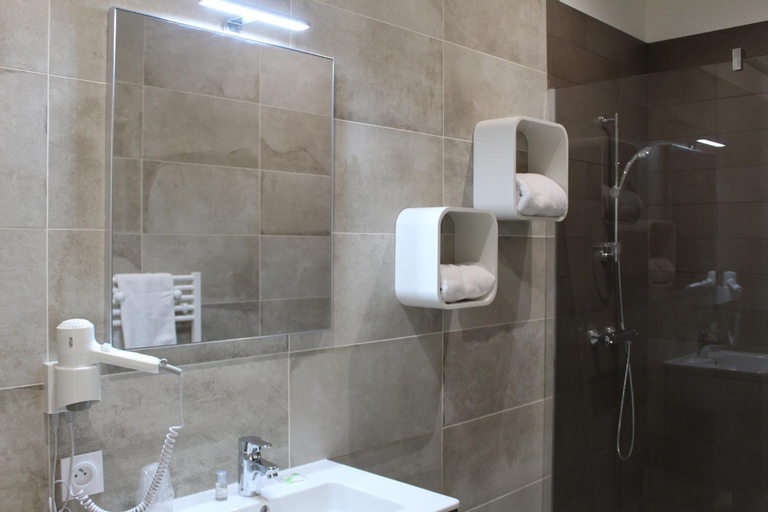 Bathroom 7