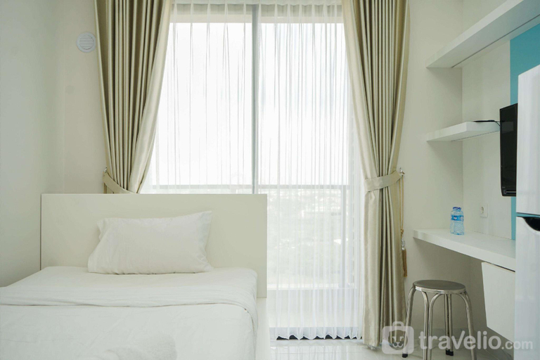 Bedroom, Minimalist Studio at Sky House BSD Apartment By Travelio, Tangerang Selatan