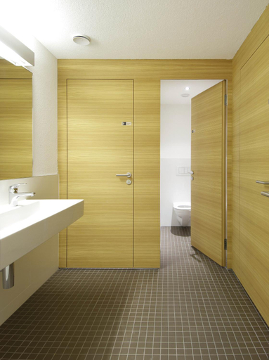 Bathroom 4, Scuol Youth Hostel, Inn