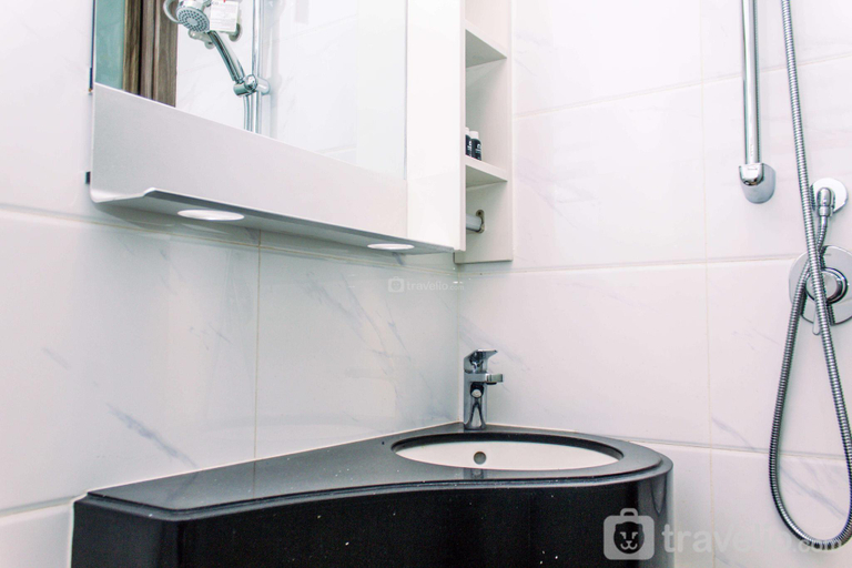 Others 2, Studio with Cozy Design Sky House BSD By Travelio, South Tangerang