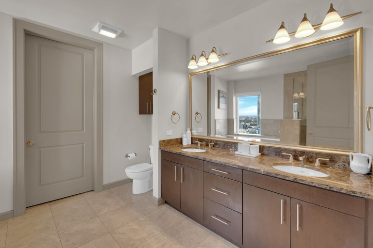 Bathroom 3, East Village Luxe Stays, San Diego