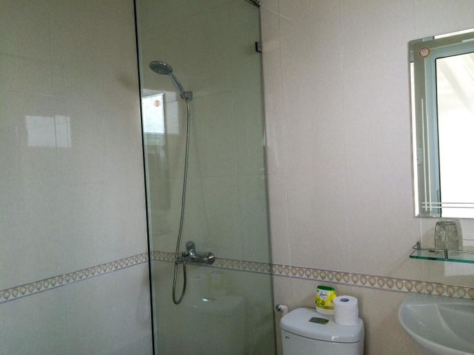 Bathroom 3, B & B Accommodation Service, Da Nang