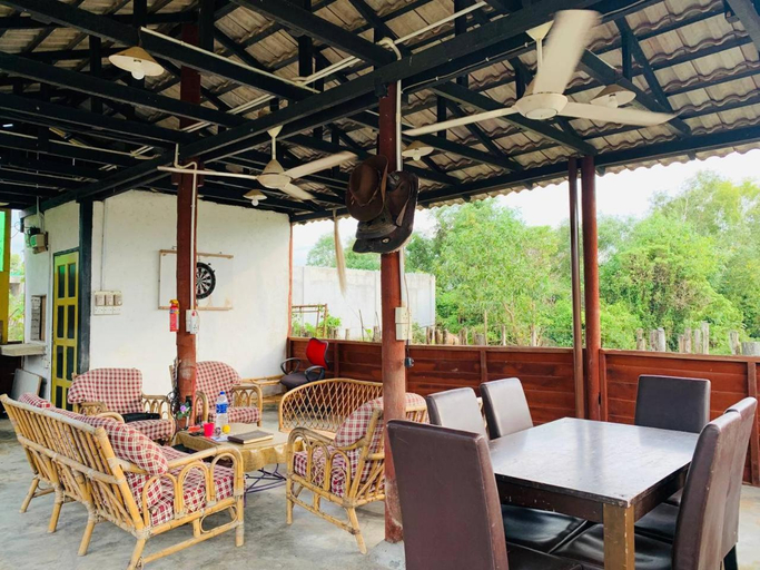 Food & Drinks, MOSS HEDERA HIDE CHALET, Alor Gajah