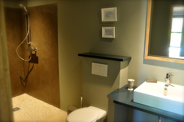 Bathroom, Une Sieste en Luberon, Vaucluse