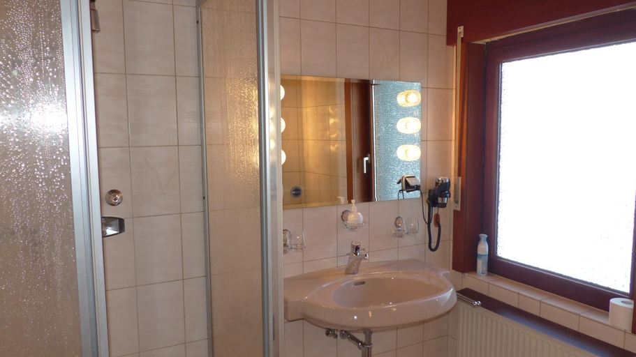 Bathroom 2, Aussichtsbauernhofpension Hof Gretchens, Hochsauerlandkreis