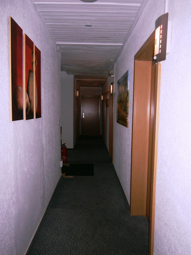 Others 3, Hotel Strauss, Karlsruhe