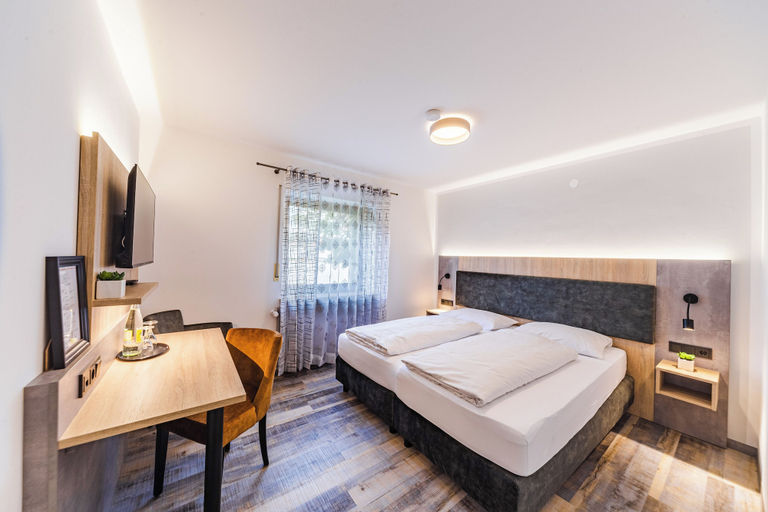 Bedroom 5, Hotel Franken, Forchheim