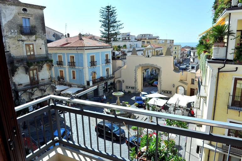 Others 4, B&B Rosy, Cosenza