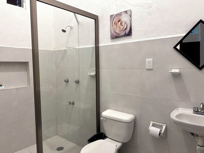 Bathroom 4, Hotel CASA VIDAL, Valladolid