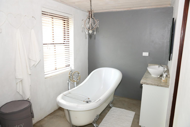 Bathroom 2, Angel Oak guesthouse, Bojanala